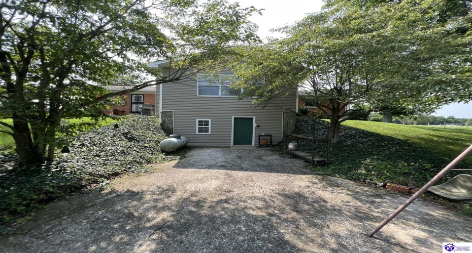 Roundtop Road, Elizabethtown, Kentucky 42701, ,2 BathroomsBathrooms,For Sale,Roundtop Road,HK24002601 Roundtop Road, Elizabethtown, Kentucky 42701, ,2 BathroomsBathrooms,For Sale,Roundtop Road,HK24002601