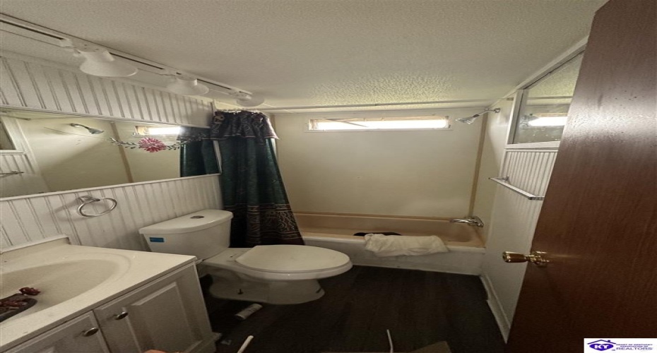 Thornhill Estate Lane, Irvington, Kentucky 40146, ,2 BathroomsBathrooms,For Sale,Thornhill Estate Lane,HK24002613