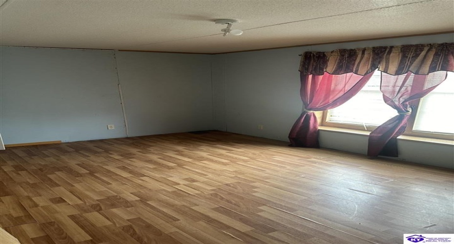 Thornhill Estate Lane, Irvington, Kentucky 40146, ,2 BathroomsBathrooms,For Sale,Thornhill Estate Lane,HK24002613