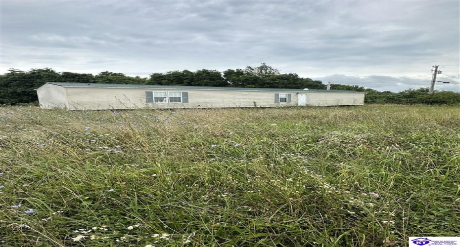 Thornhill Estate Lane, Irvington, Kentucky 40146, ,2 BathroomsBathrooms,For Sale,Thornhill Estate Lane,HK24002613