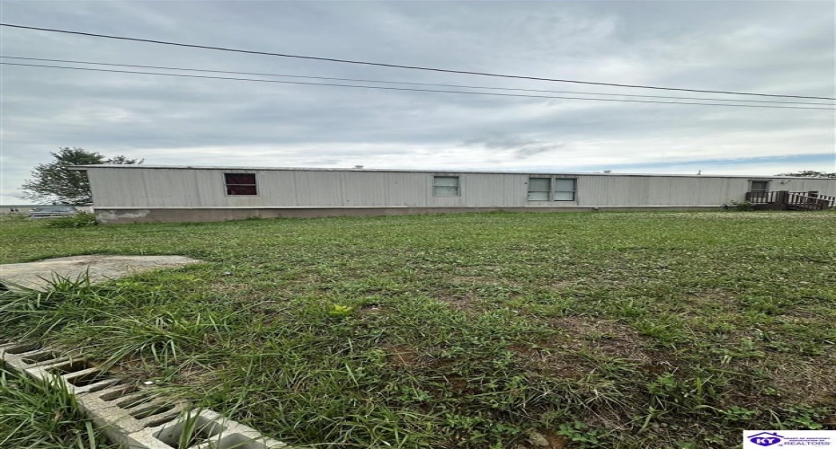 Thornhill Estate Lane, Irvington, Kentucky 40146, ,2 BathroomsBathrooms,For Sale,Thornhill Estate Lane,HK24002613