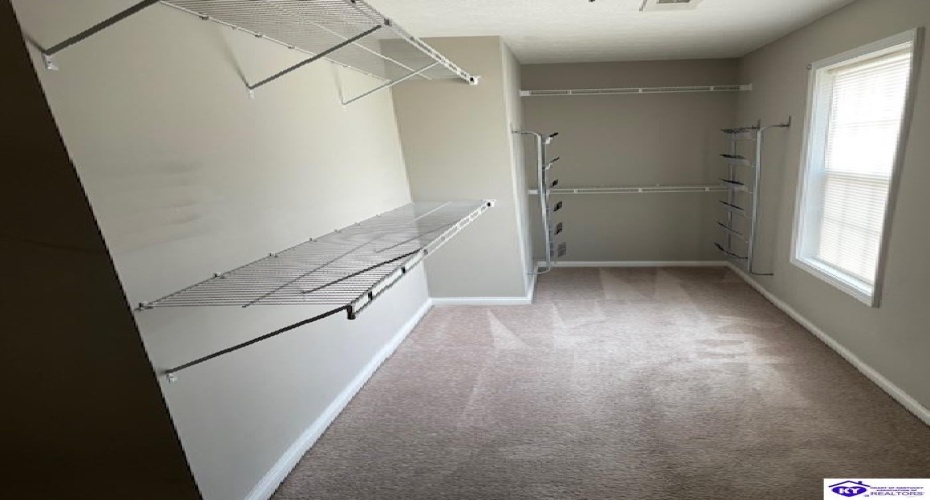 Blue Stream Court, Louisville, Kentucky 40258, ,3 BathroomsBathrooms,For Sale,Blue Stream Court,HK24002639