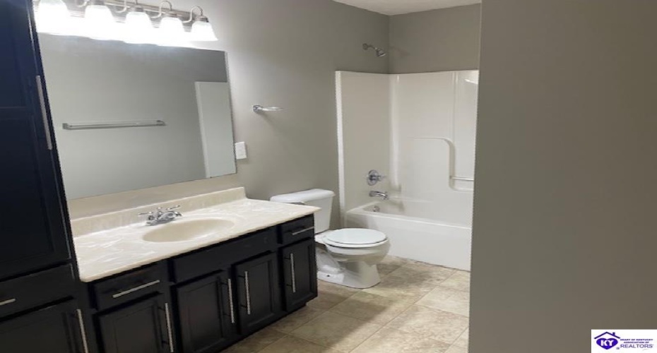 Blue Stream Court, Louisville, Kentucky 40258, ,3 BathroomsBathrooms,For Sale,Blue Stream Court,HK24002639