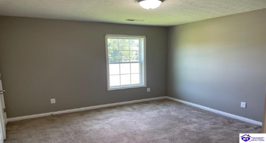 Blue Stream Court, Louisville, Kentucky 40258, ,3 BathroomsBathrooms,For Sale,Blue Stream Court,HK24002639