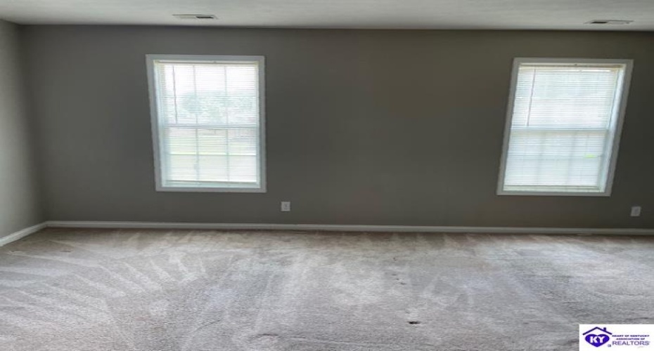 Blue Stream Court, Louisville, Kentucky 40258, ,3 BathroomsBathrooms,For Sale,Blue Stream Court,HK24002639