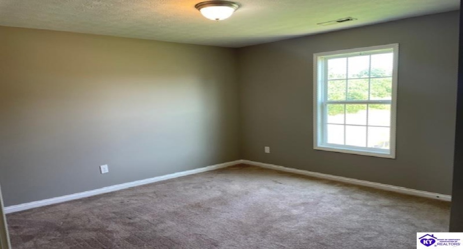 Blue Stream Court, Louisville, Kentucky 40258, ,3 BathroomsBathrooms,For Sale,Blue Stream Court,HK24002639