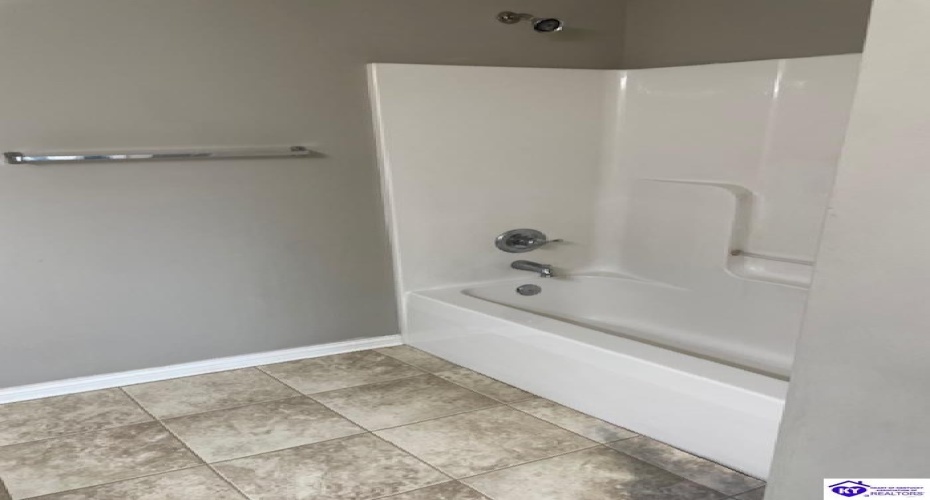 Blue Stream Court, Louisville, Kentucky 40258, ,3 BathroomsBathrooms,For Sale,Blue Stream Court,HK24002639