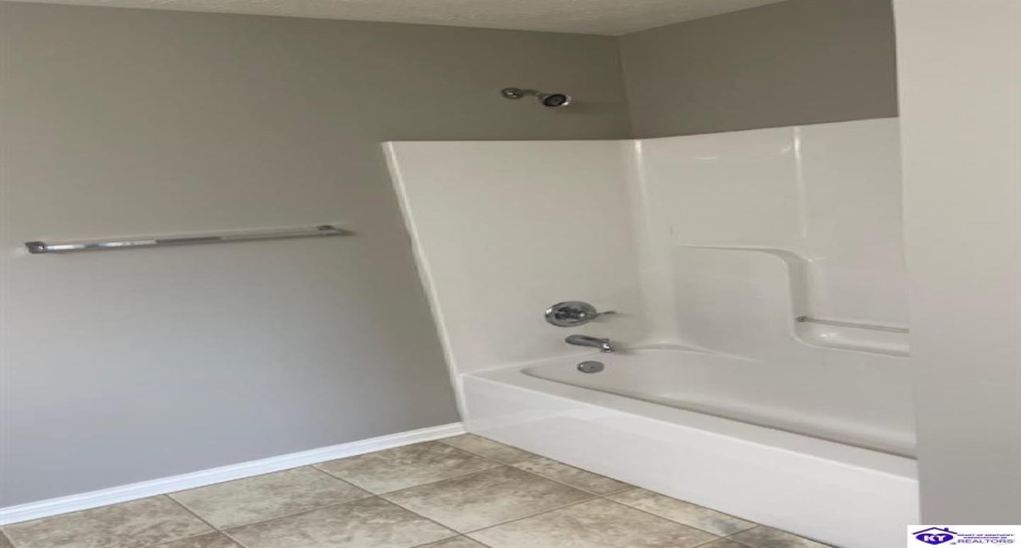 Blue Stream Court, Louisville, Kentucky 40258, ,3 BathroomsBathrooms,For Sale,Blue Stream Court,HK24002639