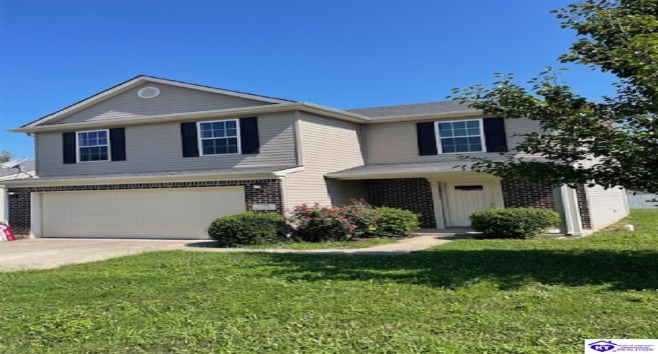 Blue Stream Court, Louisville, Kentucky 40258, ,3 BathroomsBathrooms,For Sale,Blue Stream Court,HK24002639