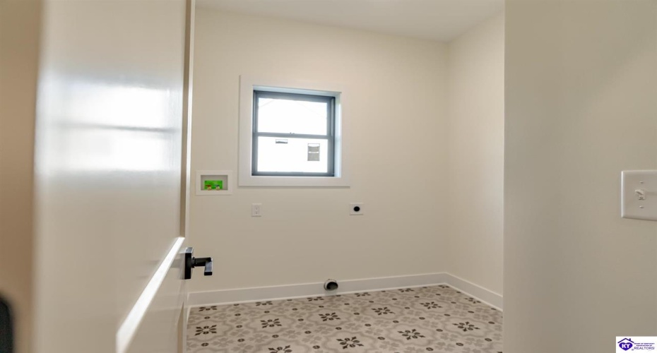 Reelfoot Drive, Elizabethtown, Kentucky 42701, ,4 BathroomsBathrooms,For Sale,Reelfoot Drive,HK24002653