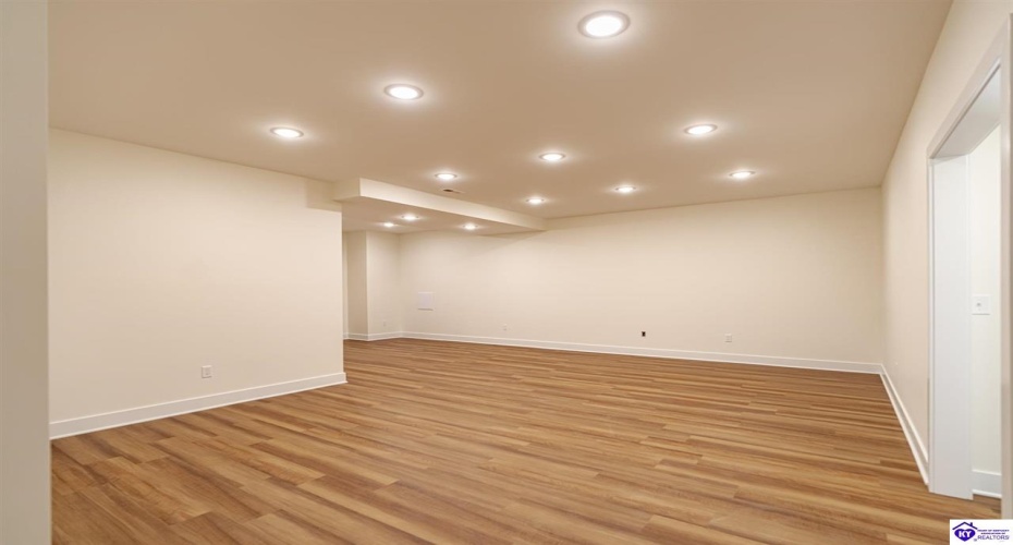 Reelfoot Drive, Elizabethtown, Kentucky 42701, ,4 BathroomsBathrooms,For Sale,Reelfoot Drive,HK24002653