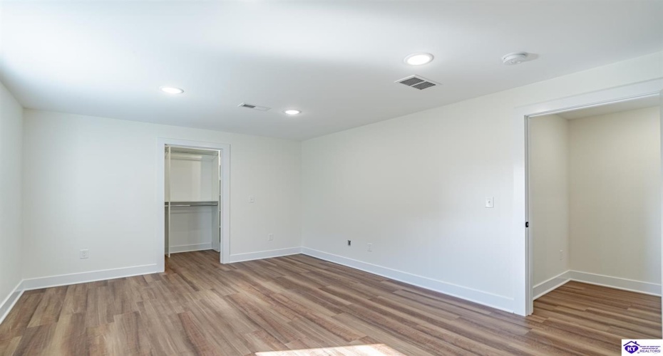 Reelfoot Drive, Elizabethtown, Kentucky 42701, ,4 BathroomsBathrooms,For Sale,Reelfoot Drive,HK24002653