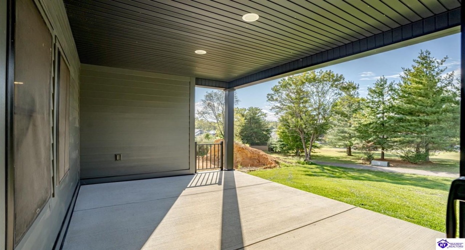 Reelfoot Drive, Elizabethtown, Kentucky 42701, ,4 BathroomsBathrooms,For Sale,Reelfoot Drive,HK24002653