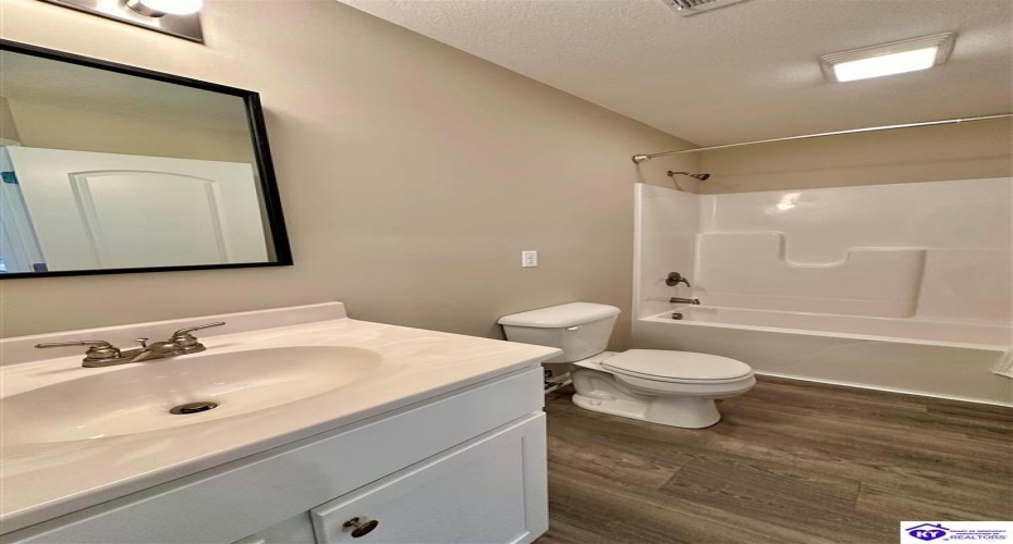 Vineland Place Drive, Vine Grove, Kentucky 40175, ,2 BathroomsBathrooms,For Sale,Vineland Place Drive,HK24002692