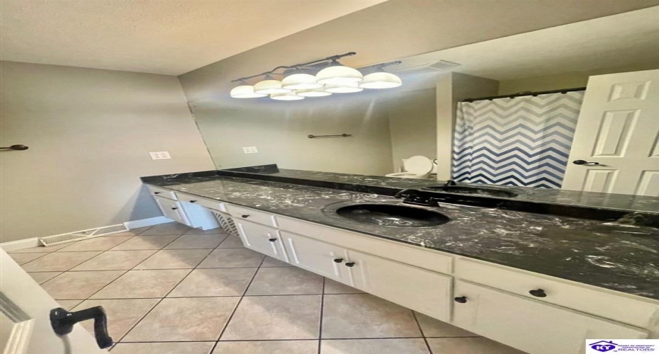 Hyde Park, Campbellsville, Kentucky 42718, ,4 BathroomsBathrooms,For Sale,Hyde Park,HK24002704 Hyde Park, Campbellsville, Kentucky 42718, ,4 BathroomsBathrooms,For Sale,Hyde Park,HK24002704