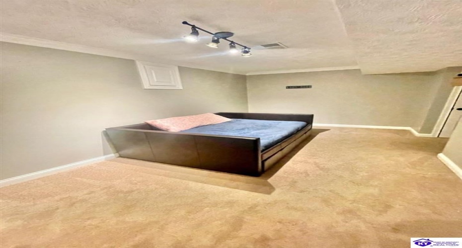 Hyde Park, Campbellsville, Kentucky 42718, ,4 BathroomsBathrooms,For Sale,Hyde Park,HK24002704 Hyde Park, Campbellsville, Kentucky 42718, ,4 BathroomsBathrooms,For Sale,Hyde Park,HK24002704