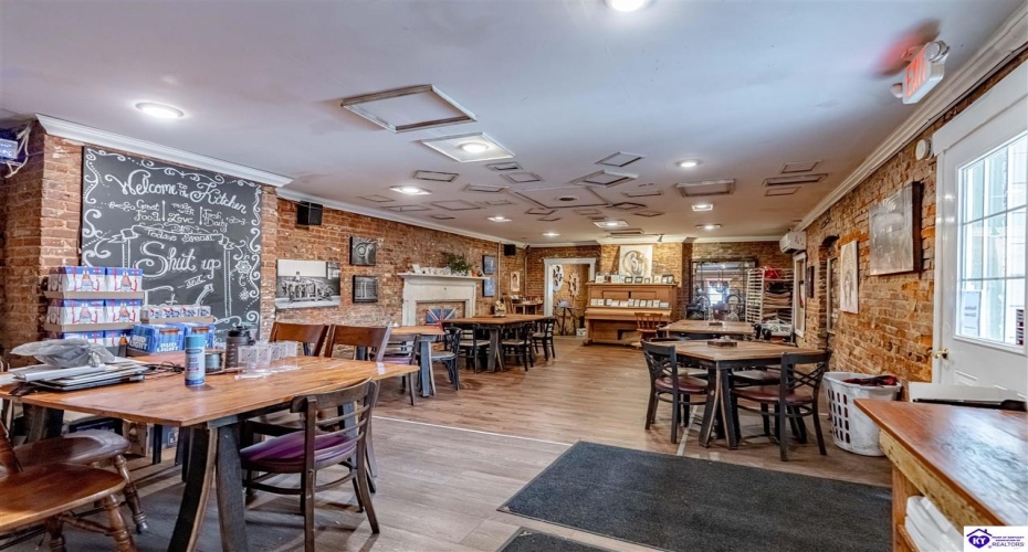 Dixie Avenue, Elizabethtown, Kentucky 42701, 1 Bedroom Bedrooms, ,For Sale,Dixie Avenue,HK24002739 Dixie Avenue, Elizabethtown, Kentucky 42701, 1 Bedroom Bedrooms, ,For Sale,Dixie Avenue,HK24002739