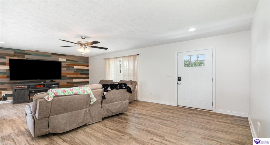 St John Road, Rineyville, Kentucky 40162, ,2 BathroomsBathrooms,For Sale,St John Road,HK24002744 St John Road, Rineyville, Kentucky 40162, ,2 BathroomsBathrooms,For Sale,St John Road,HK24002744