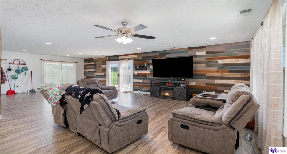 St John Road, Rineyville, Kentucky 40162, ,2 BathroomsBathrooms,For Sale,St John Road,HK24002744 St John Road, Rineyville, Kentucky 40162, ,2 BathroomsBathrooms,For Sale,St John Road,HK24002744