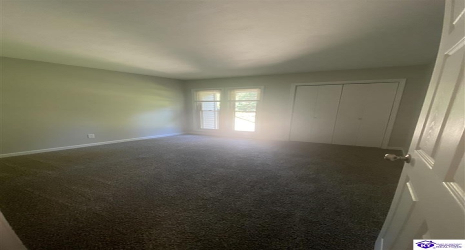 Woods Court, Elizabethtown, Kentucky 42701, ,3 BathroomsBathrooms,For Sale,Woods Court,HK24002747