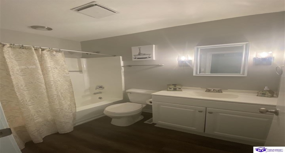 Woods Court, Elizabethtown, Kentucky 42701, ,3 BathroomsBathrooms,For Sale,Woods Court,HK24002747