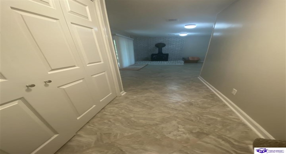 Woods Court, Elizabethtown, Kentucky 42701, ,3 BathroomsBathrooms,For Sale,Woods Court,HK24002747