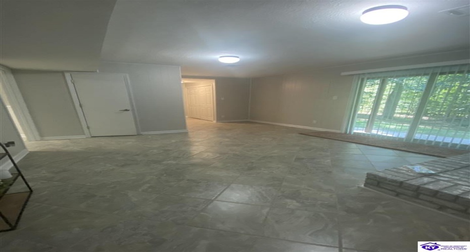 Woods Court, Elizabethtown, Kentucky 42701, ,3 BathroomsBathrooms,For Sale,Woods Court,HK24002747