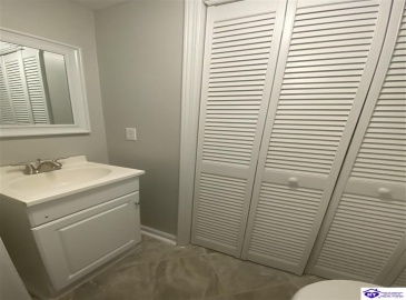 Woods Court, Elizabethtown, Kentucky 42701, ,3 BathroomsBathrooms,For Sale,Woods Court,HK24002747