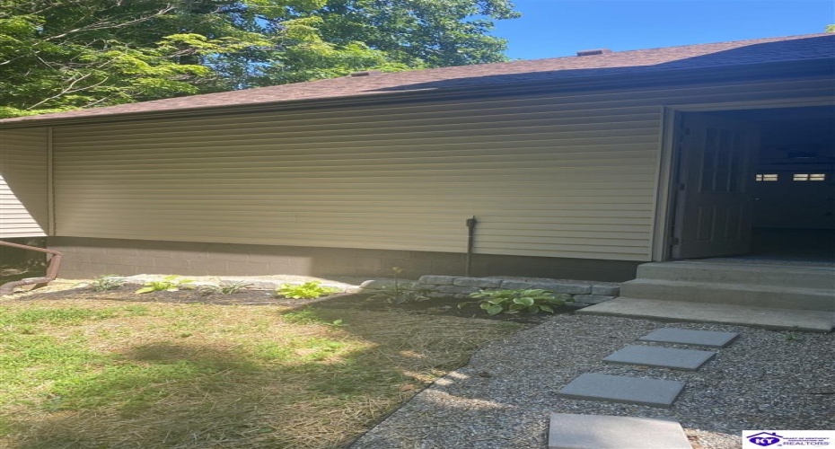 Woods Court, Elizabethtown, Kentucky 42701, ,3 BathroomsBathrooms,For Sale,Woods Court,HK24002747