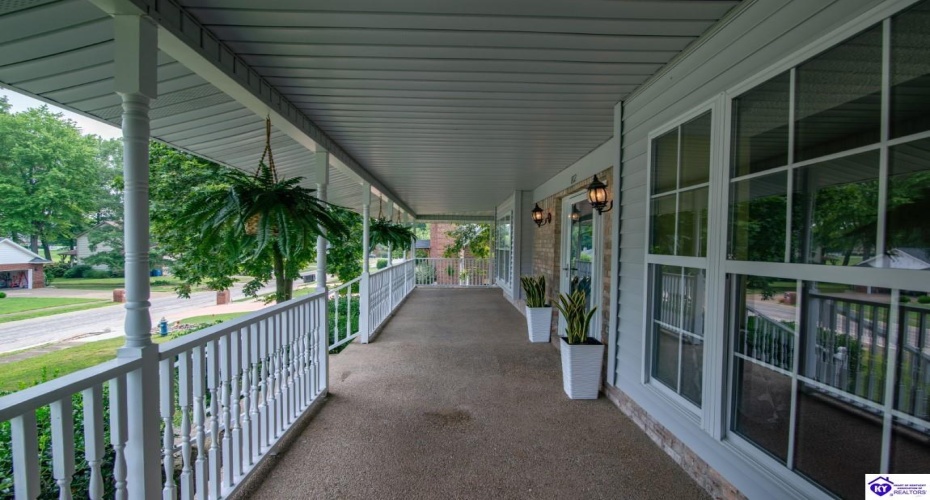 Greenview Circle, Elizabethtown, Kentucky 42701, ,3 BathroomsBathrooms,For Sale,Greenview Circle,HK24002763