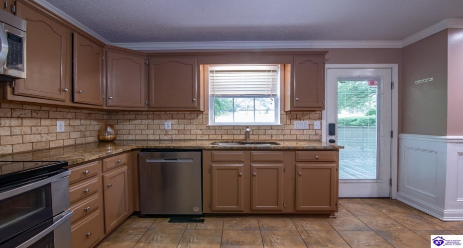 Greenview Circle, Elizabethtown, Kentucky 42701, ,3 BathroomsBathrooms,For Sale,Greenview Circle,HK24002763