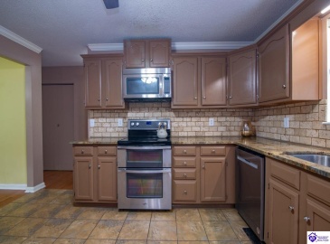 Greenview Circle, Elizabethtown, Kentucky 42701, ,3 BathroomsBathrooms,For Sale,Greenview Circle,HK24002763