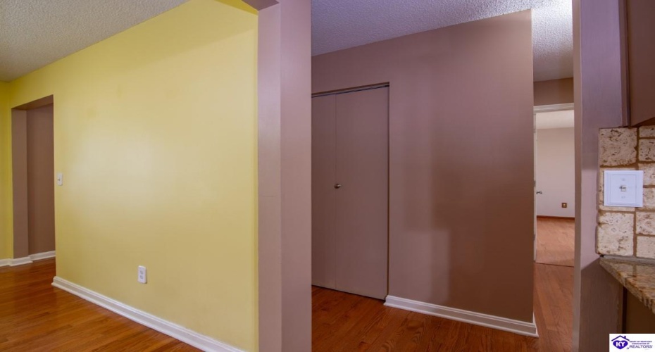 Greenview Circle, Elizabethtown, Kentucky 42701, ,3 BathroomsBathrooms,For Sale,Greenview Circle,HK24002763