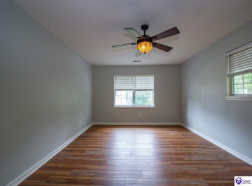 Greenview Circle, Elizabethtown, Kentucky 42701, ,3 BathroomsBathrooms,For Sale,Greenview Circle,HK24002763