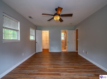 Greenview Circle, Elizabethtown, Kentucky 42701, ,3 BathroomsBathrooms,For Sale,Greenview Circle,HK24002763