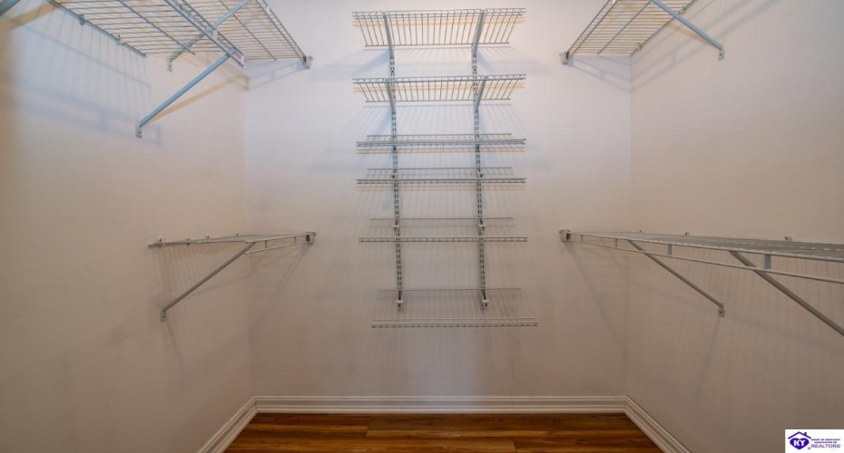 Greenview Circle, Elizabethtown, Kentucky 42701, ,3 BathroomsBathrooms,For Sale,Greenview Circle,HK24002763