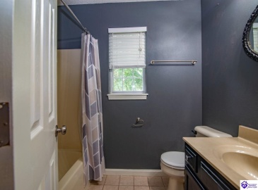 Greenview Circle, Elizabethtown, Kentucky 42701, ,3 BathroomsBathrooms,For Sale,Greenview Circle,HK24002763