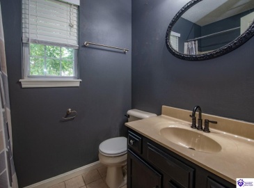 Greenview Circle, Elizabethtown, Kentucky 42701, ,3 BathroomsBathrooms,For Sale,Greenview Circle,HK24002763
