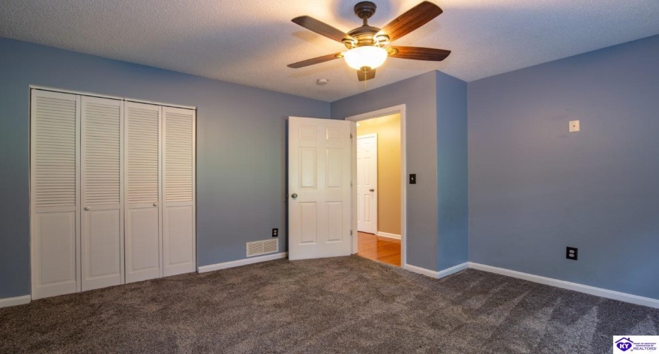 Greenview Circle, Elizabethtown, Kentucky 42701, ,3 BathroomsBathrooms,For Sale,Greenview Circle,HK24002763