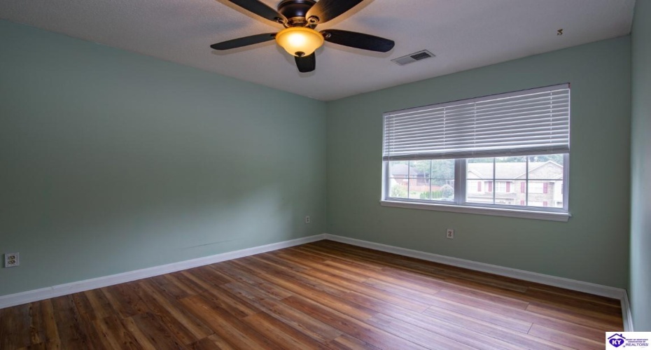 Greenview Circle, Elizabethtown, Kentucky 42701, ,3 BathroomsBathrooms,For Sale,Greenview Circle,HK24002763