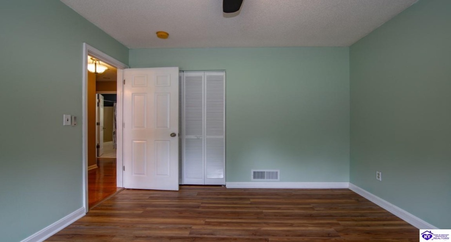 Greenview Circle, Elizabethtown, Kentucky 42701, ,3 BathroomsBathrooms,For Sale,Greenview Circle,HK24002763