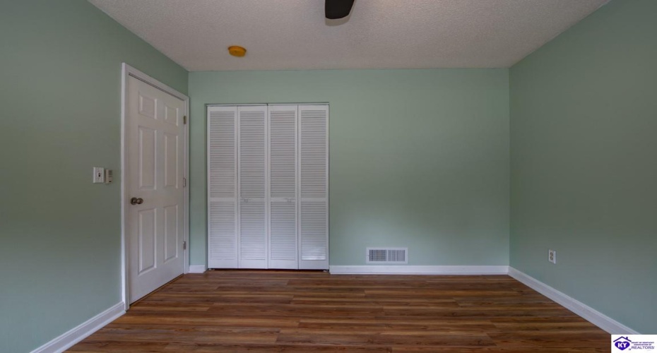 Greenview Circle, Elizabethtown, Kentucky 42701, ,3 BathroomsBathrooms,For Sale,Greenview Circle,HK24002763