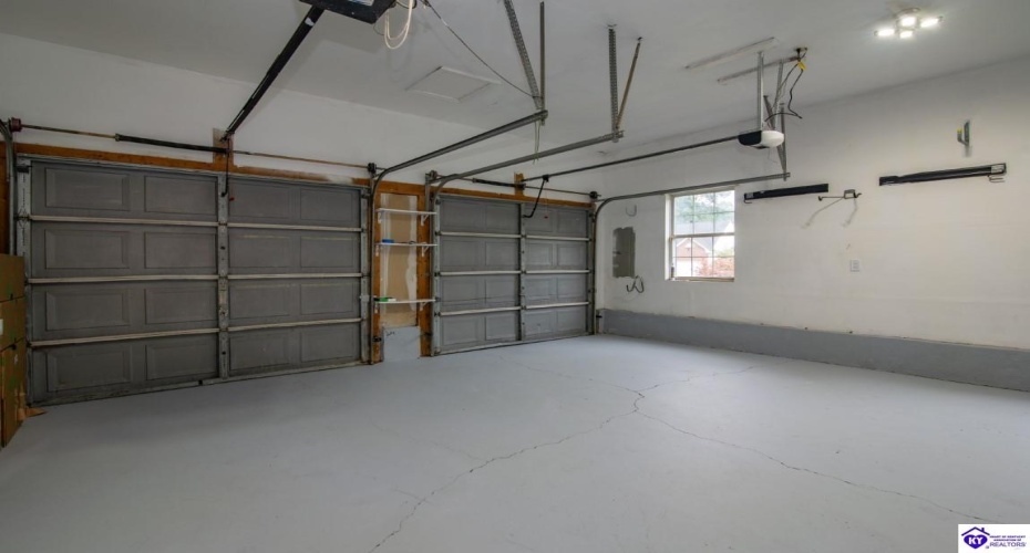 Greenview Circle, Elizabethtown, Kentucky 42701, ,3 BathroomsBathrooms,For Sale,Greenview Circle,HK24002763