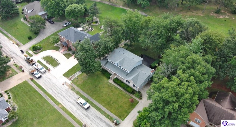 Greenview Circle, Elizabethtown, Kentucky 42701, ,3 BathroomsBathrooms,For Sale,Greenview Circle,HK24002763