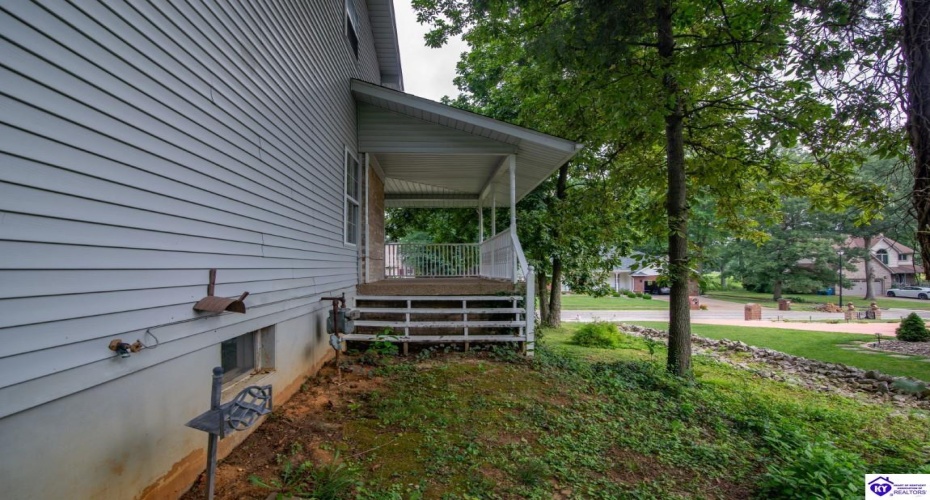 Greenview Circle, Elizabethtown, Kentucky 42701, ,3 BathroomsBathrooms,For Sale,Greenview Circle,HK24002763