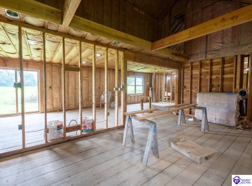 Charlie Moran Highway, Horse Cave, Kentucky 42749, ,2 BathroomsBathrooms,For Sale,Charlie Moran Highway,HK24002774