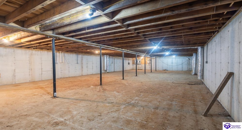 Charlie Moran Highway, Horse Cave, Kentucky 42749, ,2 BathroomsBathrooms,For Sale,Charlie Moran Highway,HK24002774