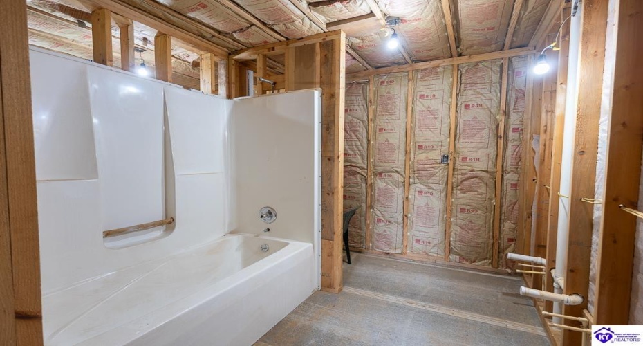 Charlie Moran Highway, Horse Cave, Kentucky 42749, ,2 BathroomsBathrooms,For Sale,Charlie Moran Highway,HK24002774