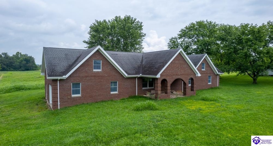 Charlie Moran Highway, Horse Cave, Kentucky 42749, ,2 BathroomsBathrooms,For Sale,Charlie Moran Highway,HK24002774