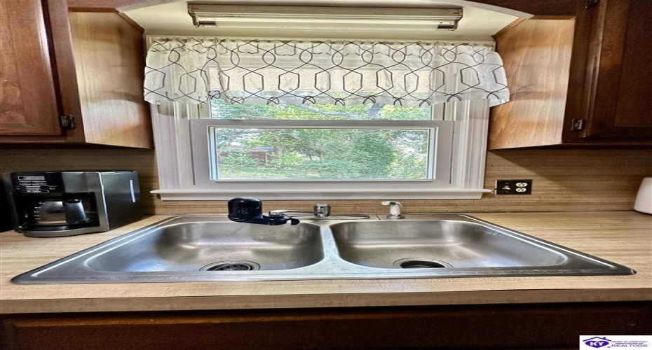 Greenbriar Court, Campbellsville, Kentucky 42718, ,1 BathroomBathrooms,For Sale,Greenbriar Court,HK24002625